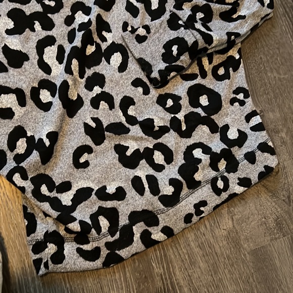 White Birch Cheetah Top M - Picture 3 of 8